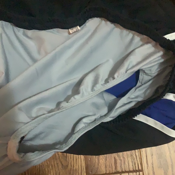 Under Armour Running Shorts - Picture 6 of 6